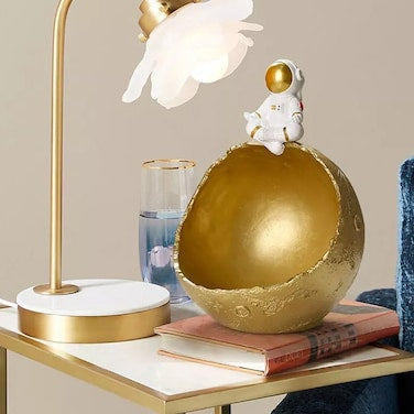 Nordic Style Resin Astronaut Figurine – Home Decoration Ornament with Storage Tray